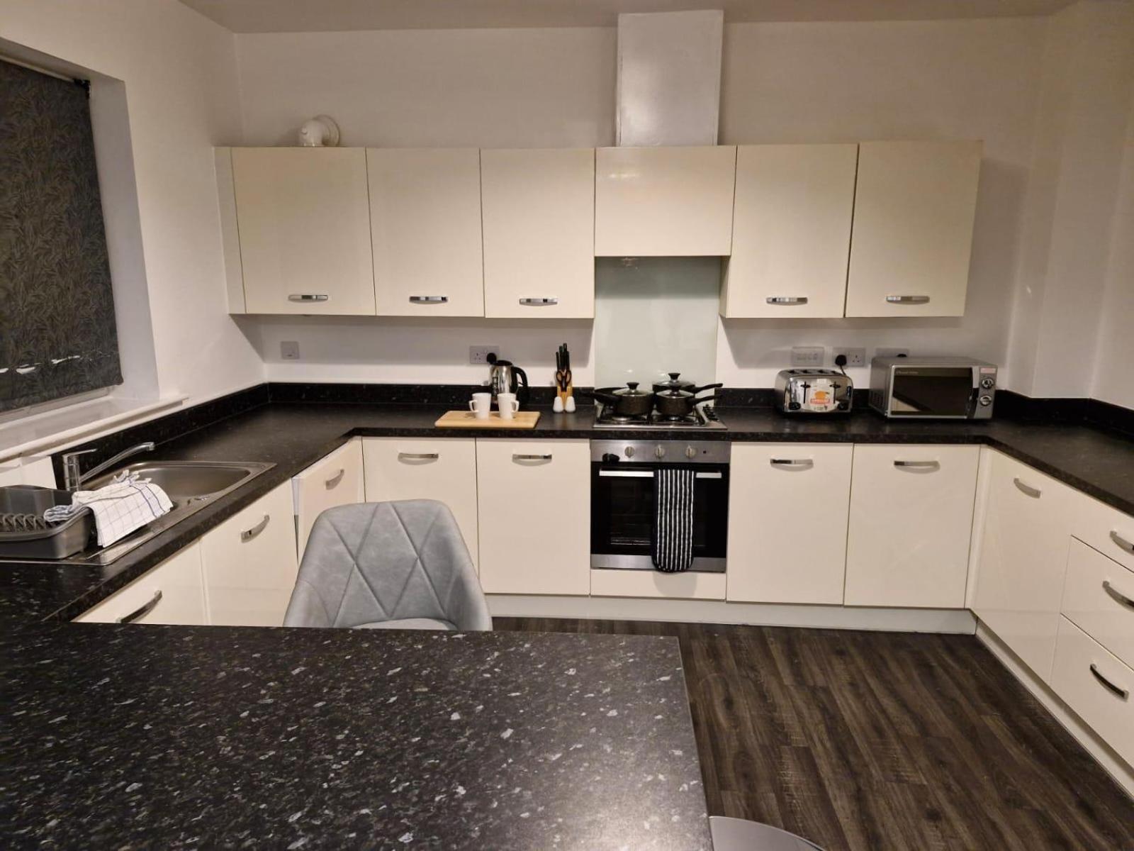 Holiday home Serenity House With 5 Bedrooms Sheffield